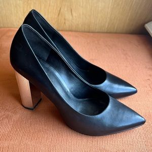 Michael Kors Black pumps w: silver heel,excellent condition
